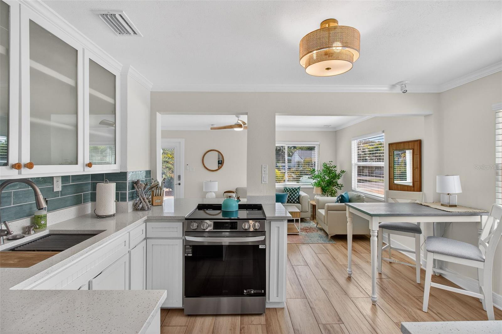 Image 14 of 46 For 2655 Miriam Street S