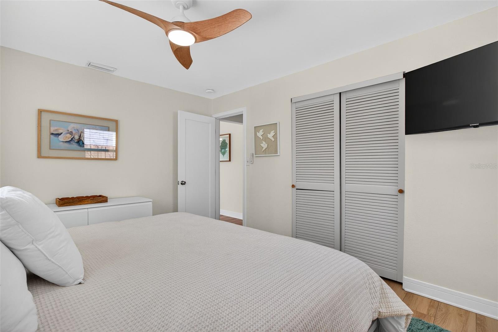 Image 23 of 46 For 2655 Miriam Street S