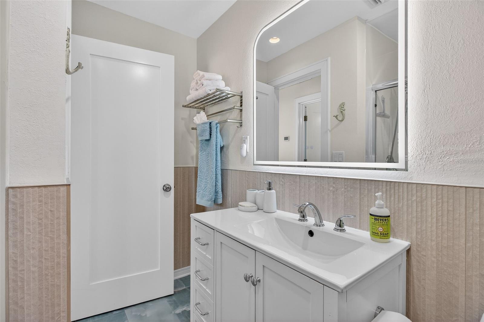 Image 27 of 46 For 2655 Miriam Street S