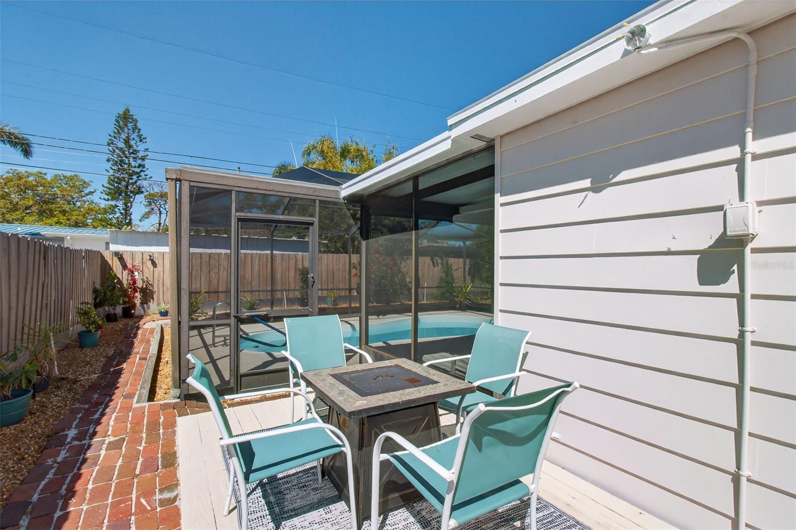 Image 35 of 46 For 2655 Miriam Street S