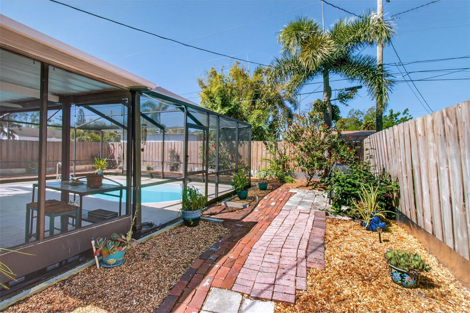 Image 36 of 46 For 2655 Miriam Street S