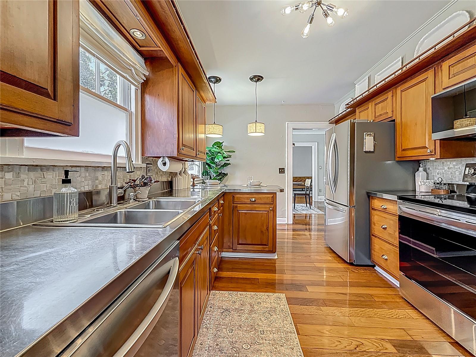 Image 16 of 47 For 231 15th Avenue Ne