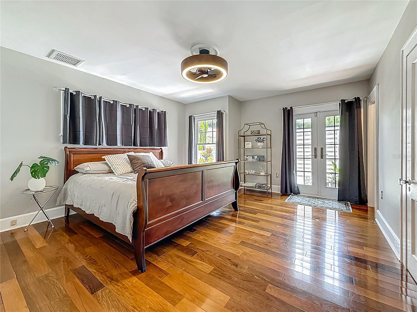 Image 18 of 47 For 231 15th Avenue Ne