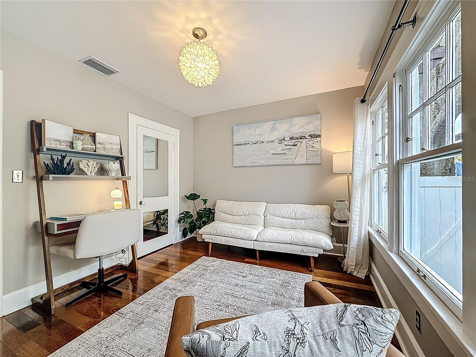 Image 25 of 47 For 231 15th Avenue Ne