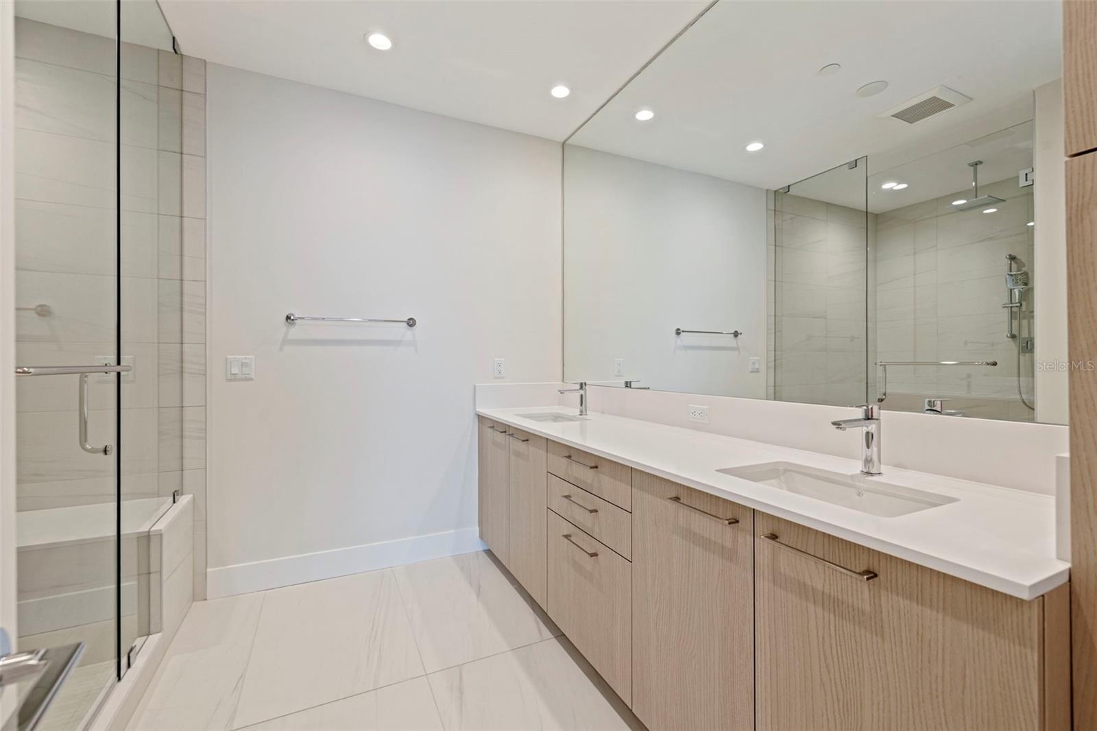 Image 30 of 73 For 275 1st Avenue S 2201