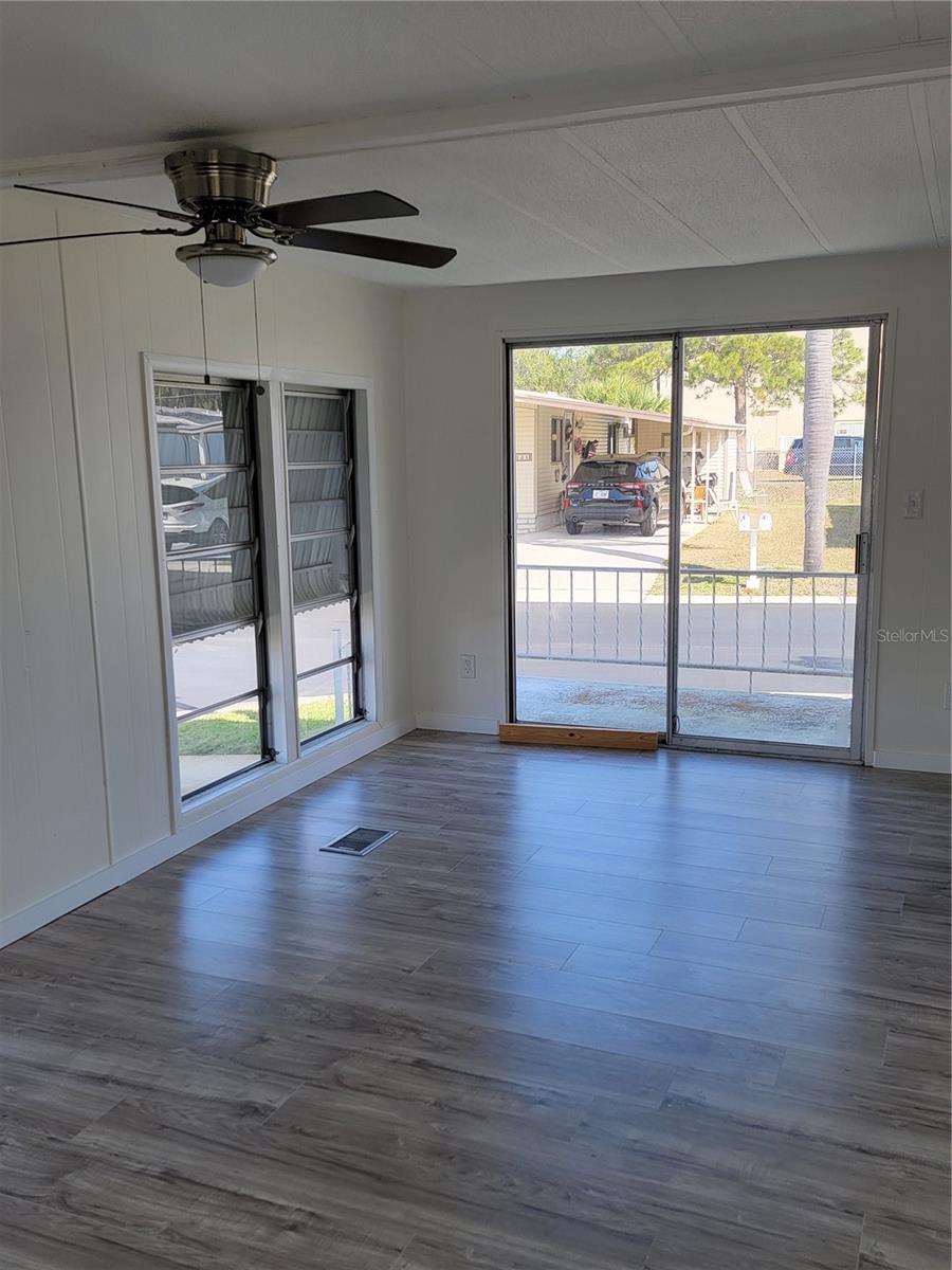 Image 11 of 26 For 10932 Union Drive