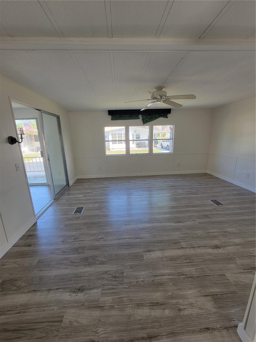 Image 13 of 26 For 10932 Union Drive