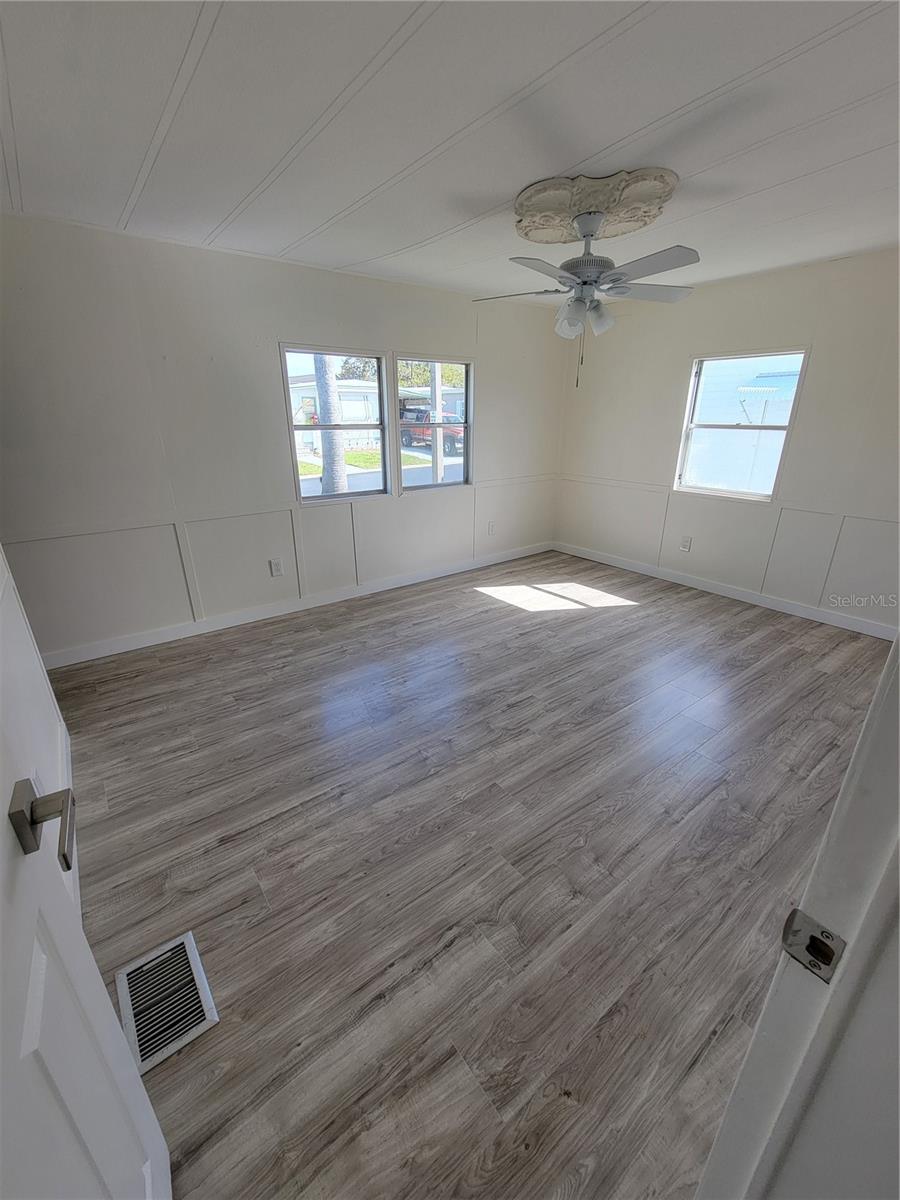 Image 17 of 26 For 10932 Union Drive