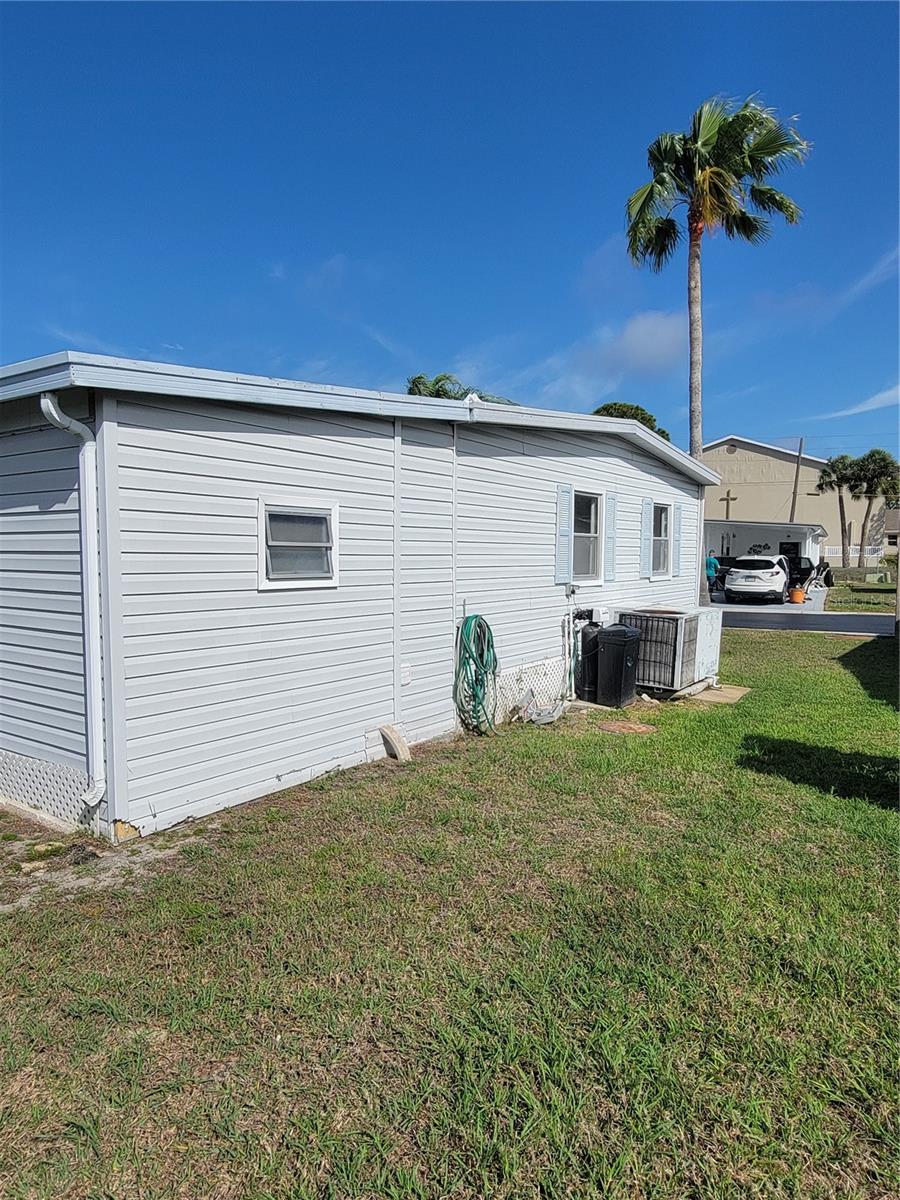 Image 5 of 26 For 10932 Union Drive