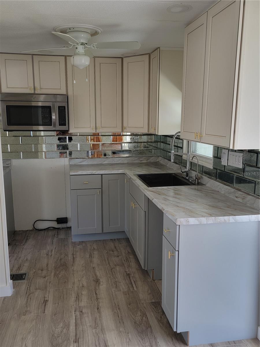 Image 7 of 26 For 10932 Union Drive