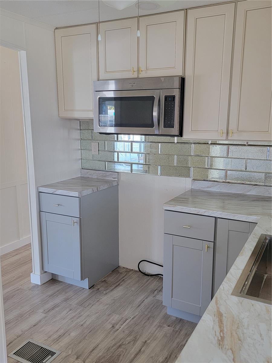 Image 8 of 26 For 10932 Union Drive