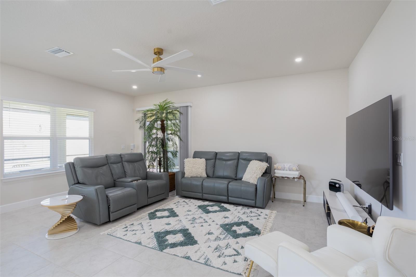 Image 9 of 43 For 10225 Gliding Eagle Way