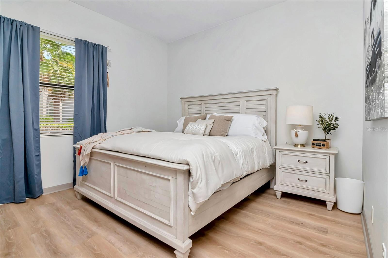 Image 27 of 38 For 20110 Pond Spring Way