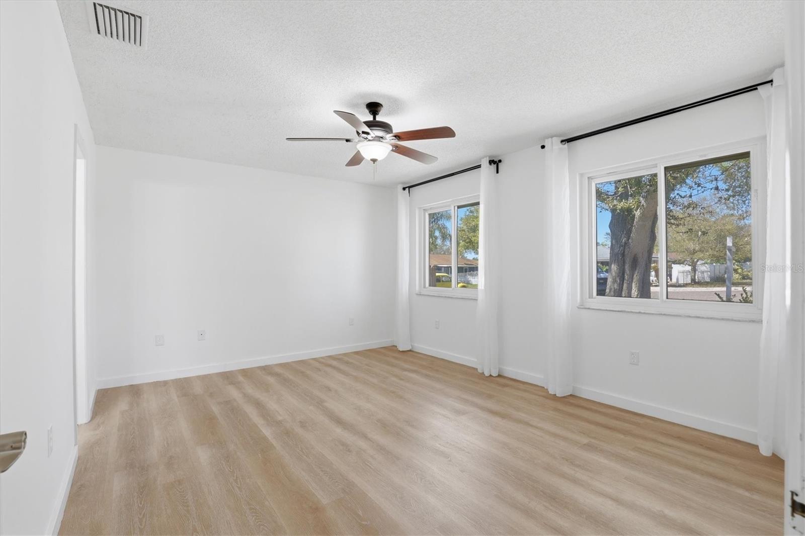 Image 19 of 36 For 506 Summerwood Court