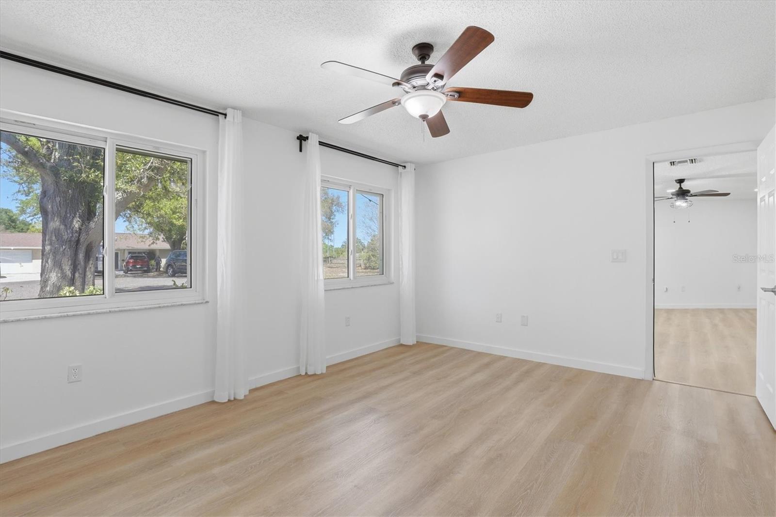 Image 21 of 36 For 506 Summerwood Court