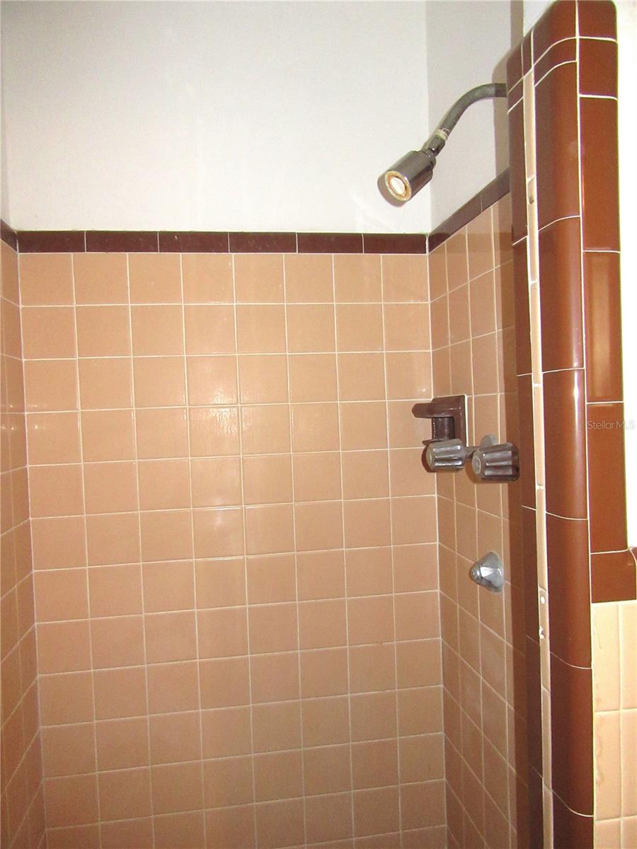 Image 32 of 33 For 1213 Cuttingin Place