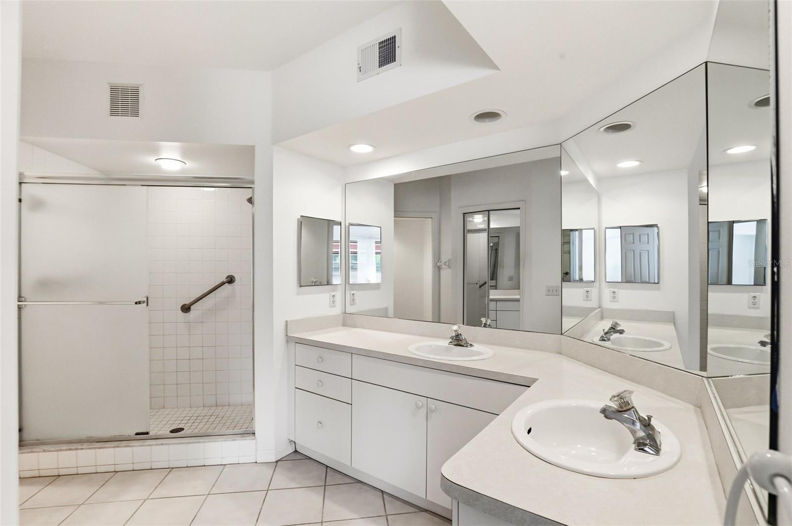 Image 34 of 85 For 1440 Water View Drive W 101