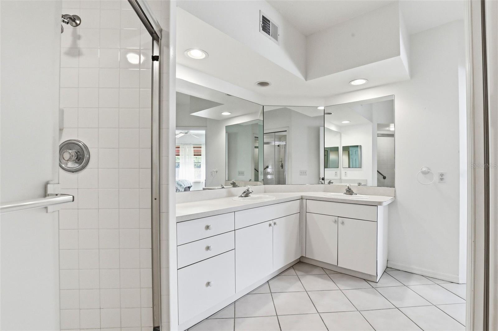 Image 35 of 85 For 1440 Water View Drive W 101