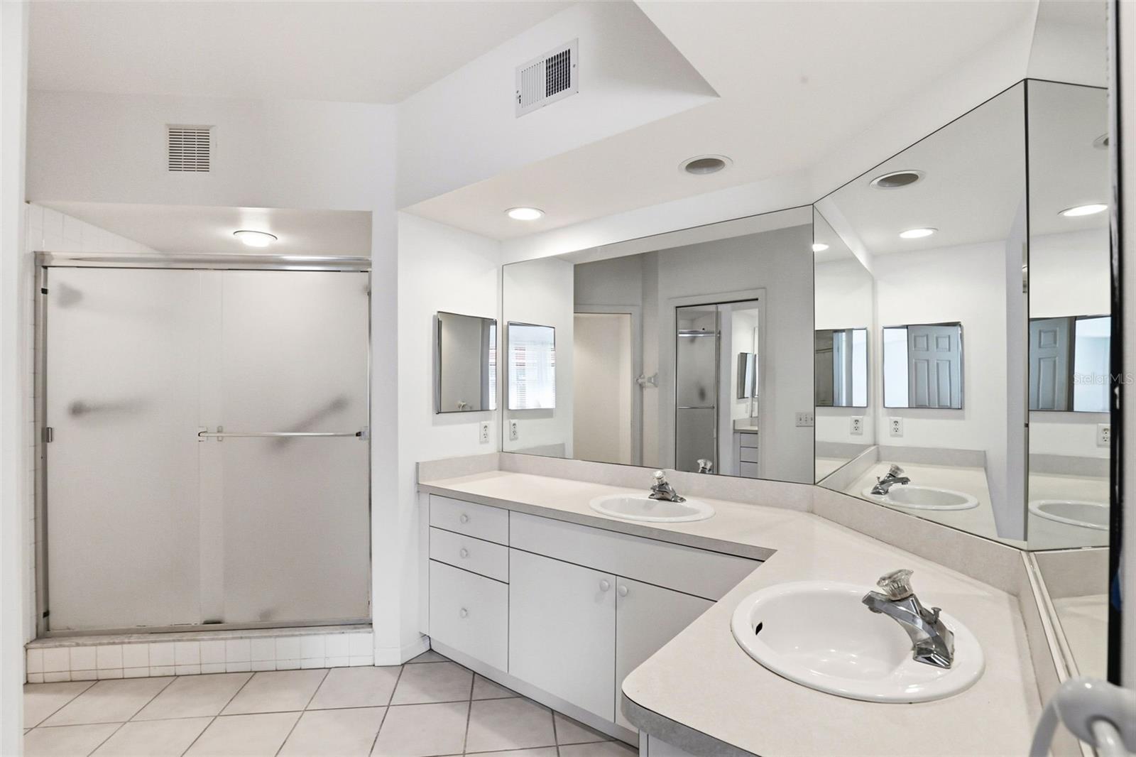 Image 36 of 85 For 1440 Water View Drive W 101