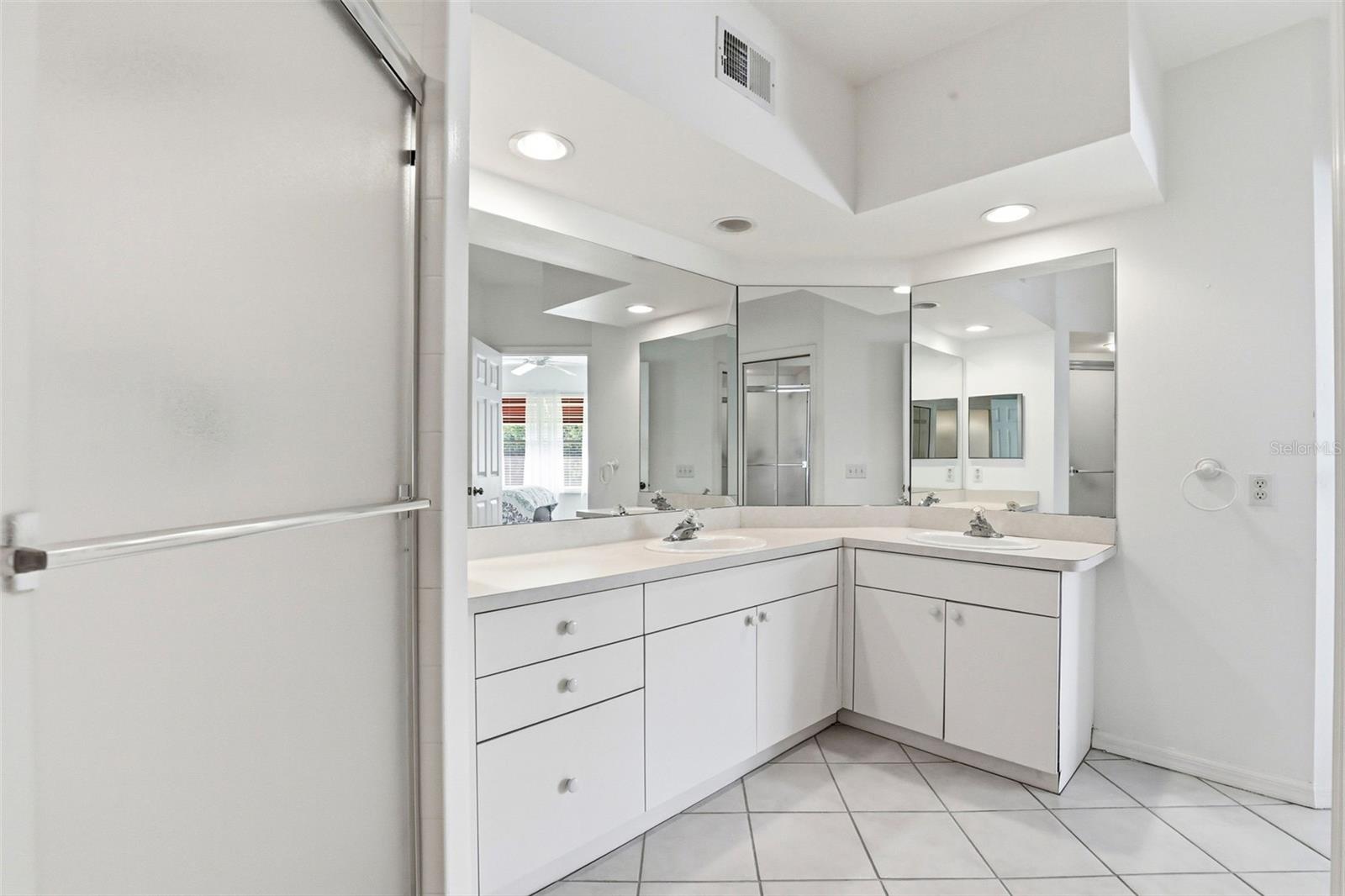 Image 37 of 85 For 1440 Water View Drive W 101