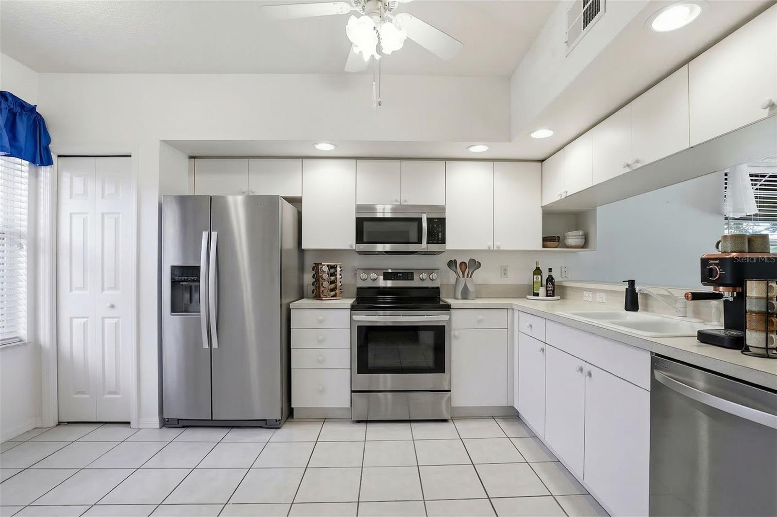 Image 8 of 85 For 1440 Water View Drive W 101