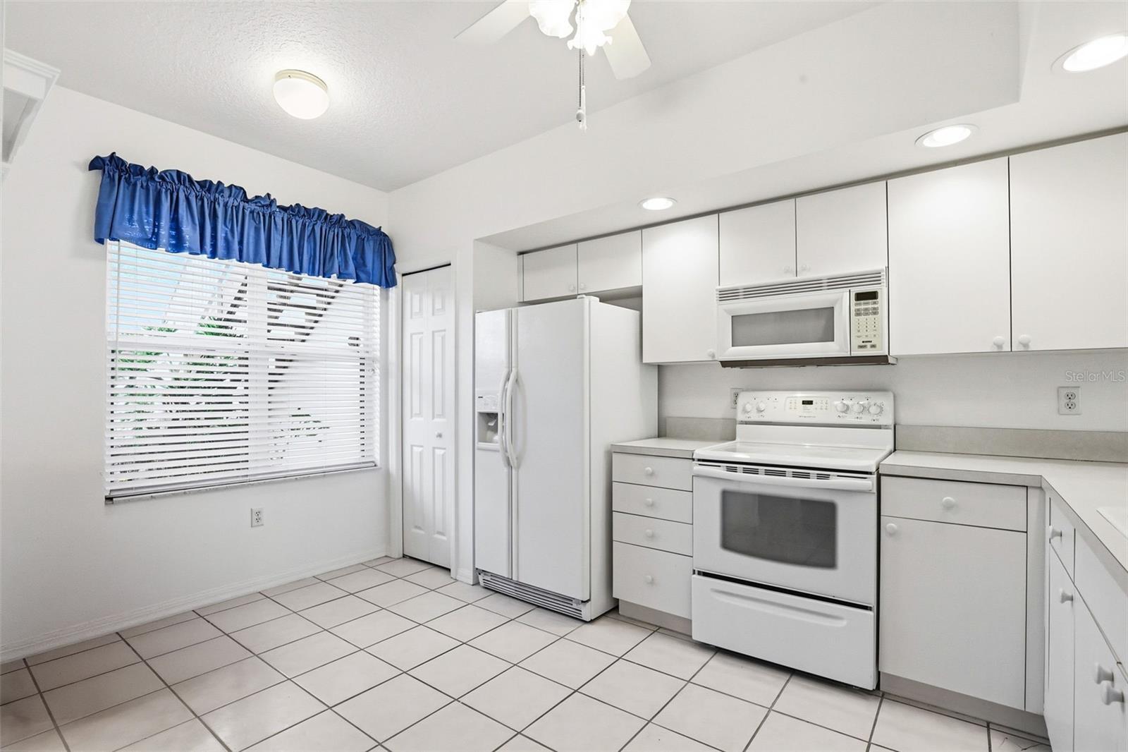 Image 9 of 85 For 1440 Water View Drive W 101