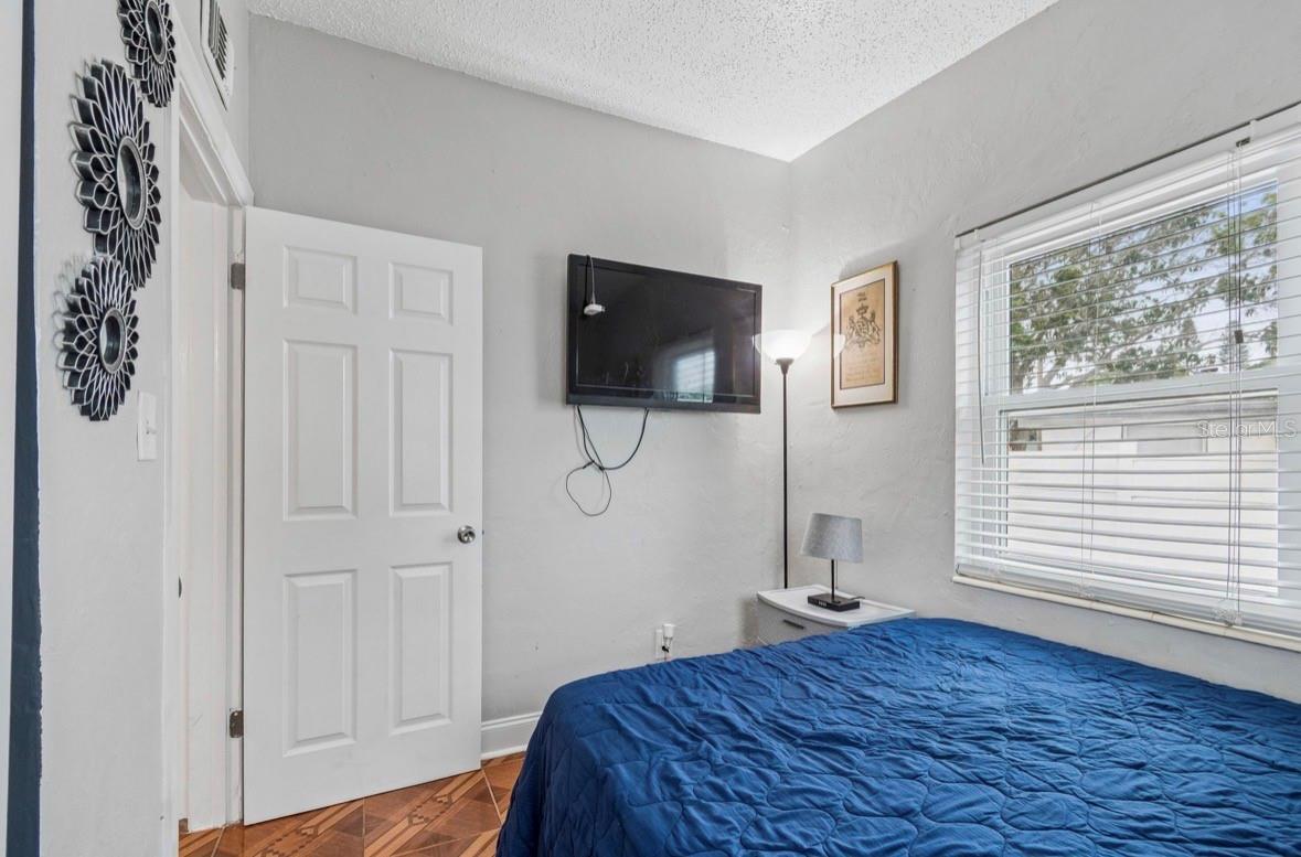 Image 21 of 50 For 4479 Porpoise Drive Se