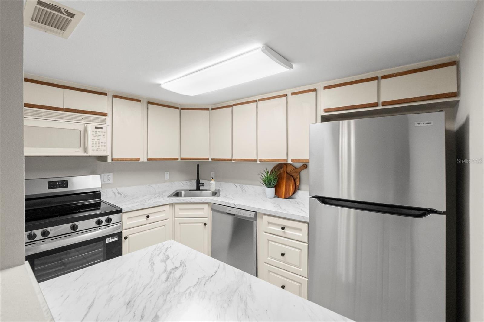 Image 10 of 30 For 505 Plaza Seville Court 11