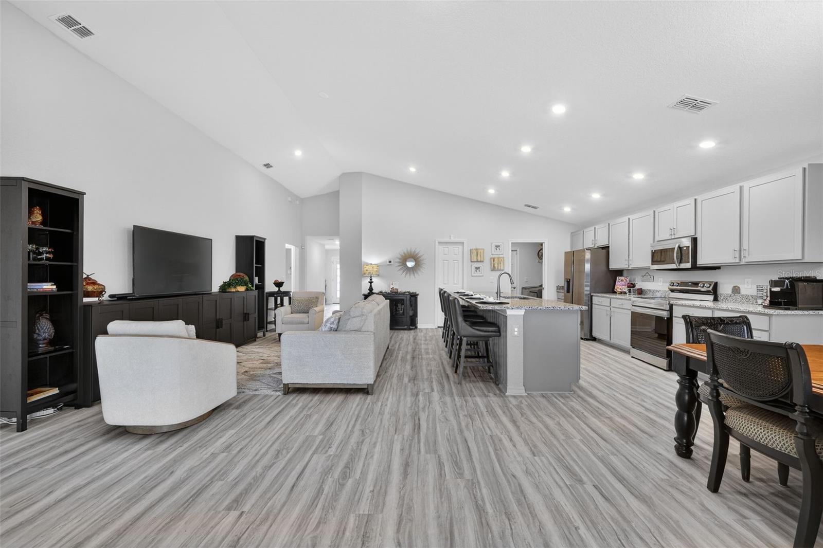 Listing photo id 9 for 12322 Terrace Bluff Street