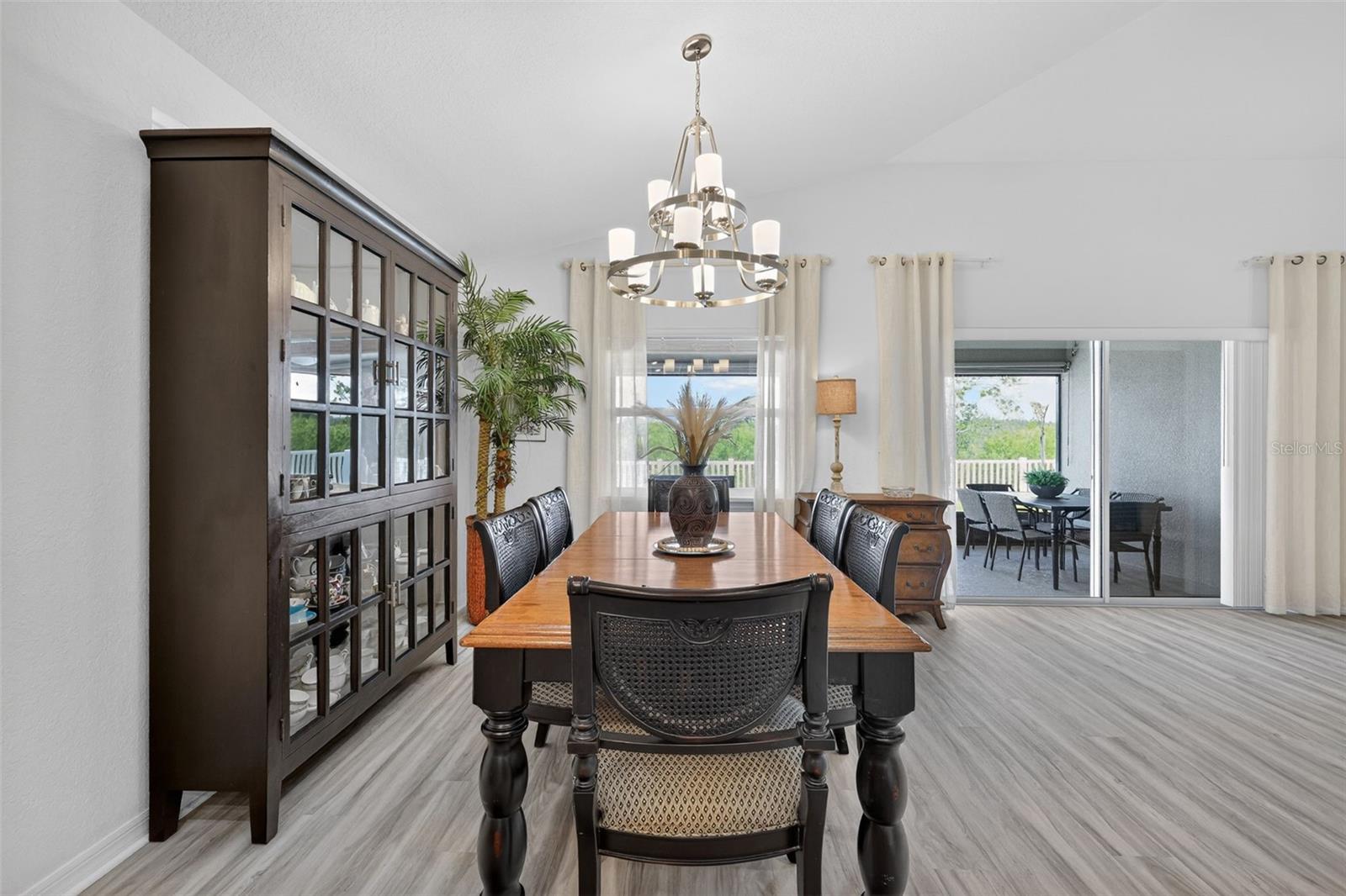 Listing photo id 12 for 12322 Terrace Bluff Street