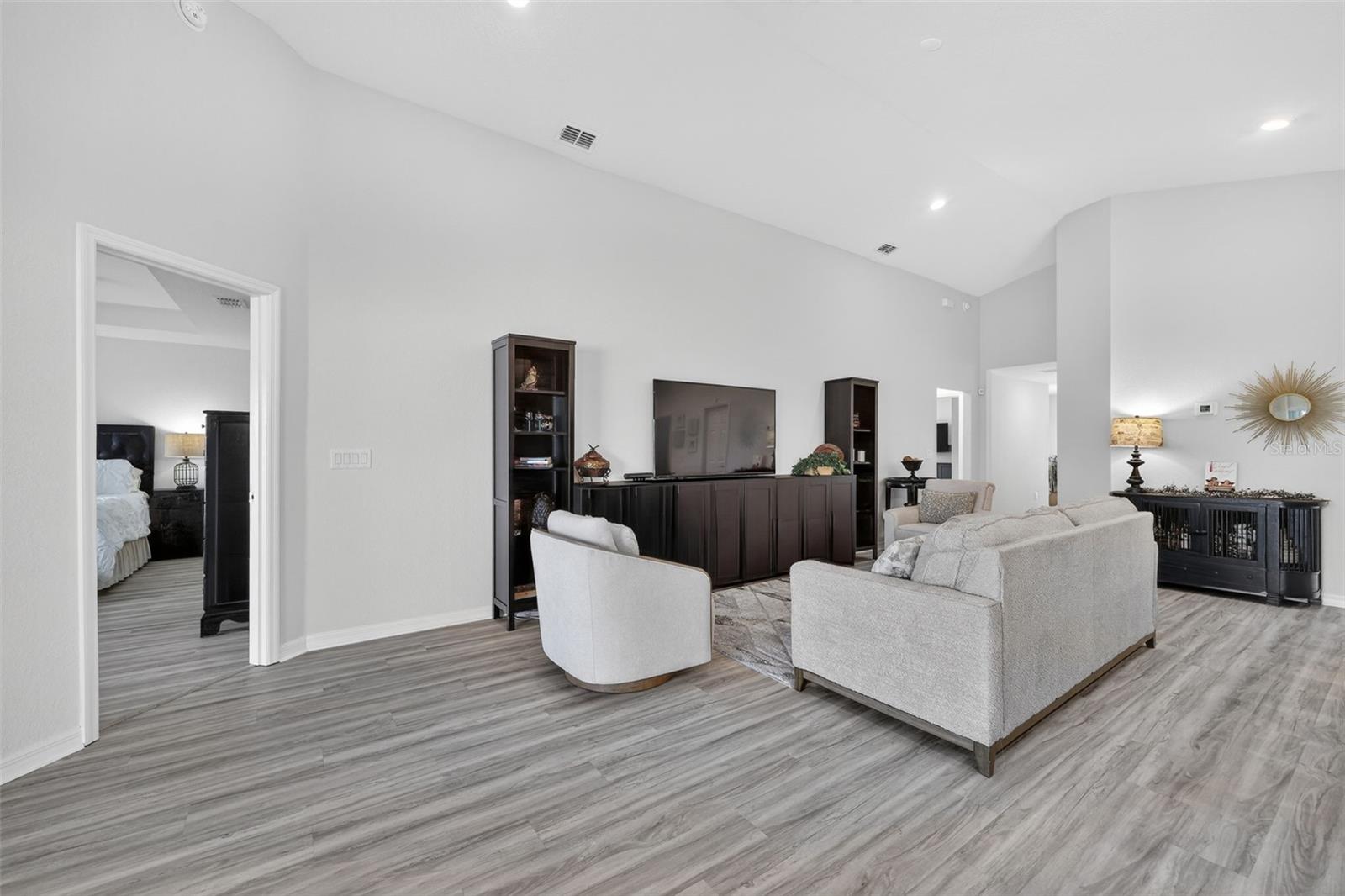 Listing photo id 13 for 12322 Terrace Bluff Street