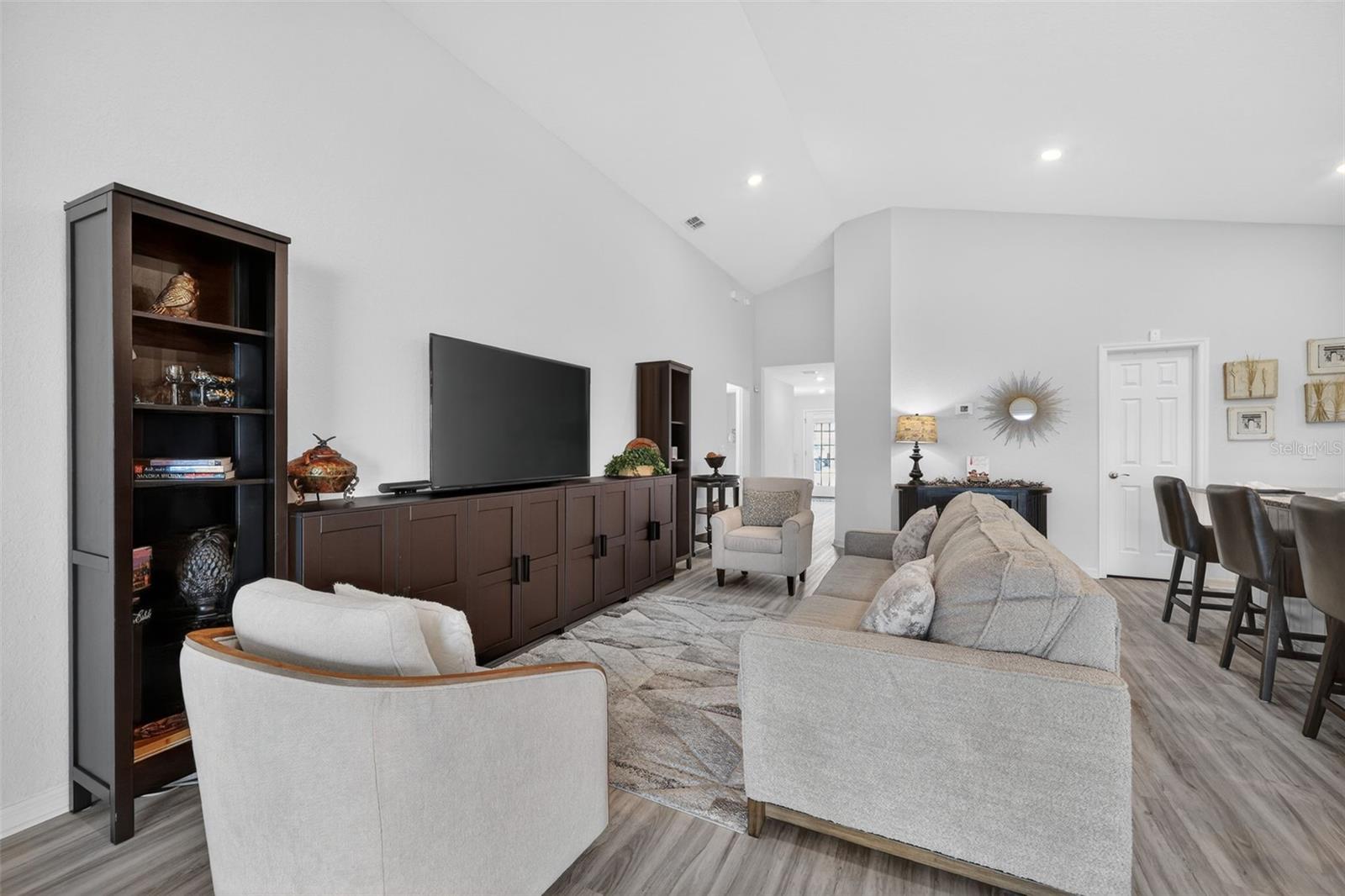 Listing photo id 14 for 12322 Terrace Bluff Street