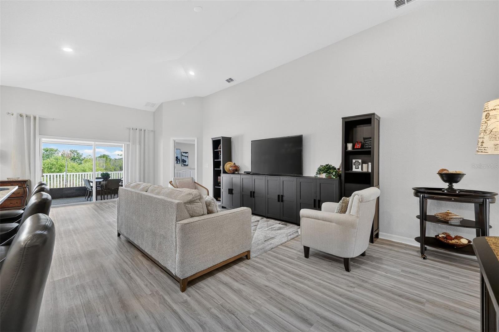 Listing photo id 15 for 12322 Terrace Bluff Street