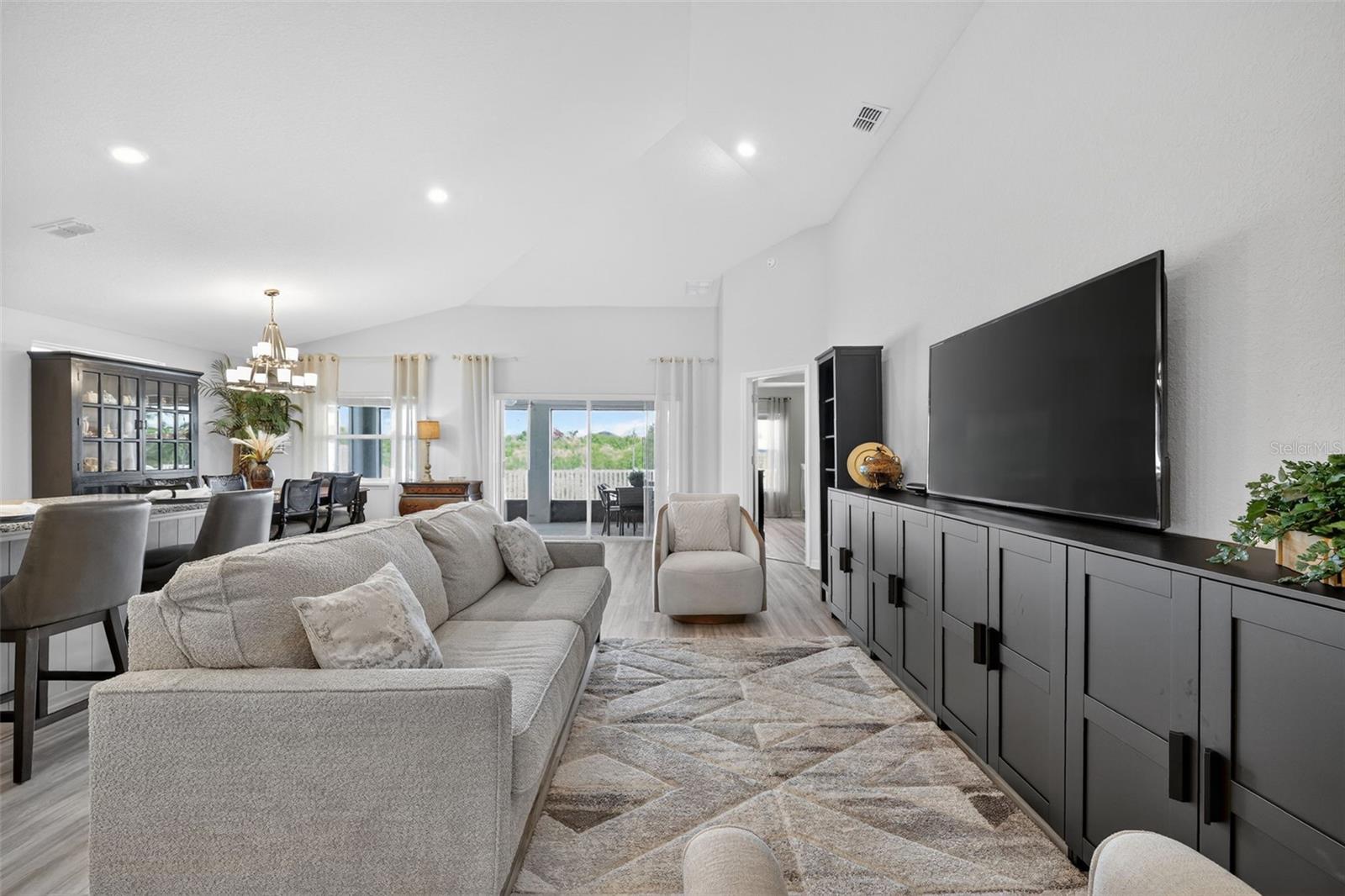 Listing photo id 16 for 12322 Terrace Bluff Street