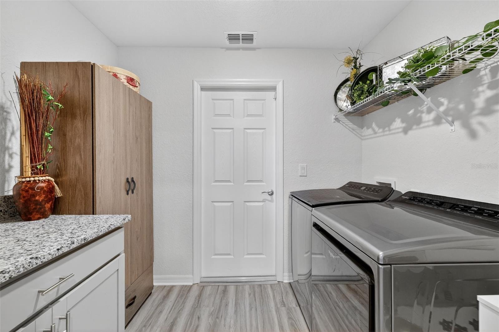 Listing photo id 17 for 12322 Terrace Bluff Street