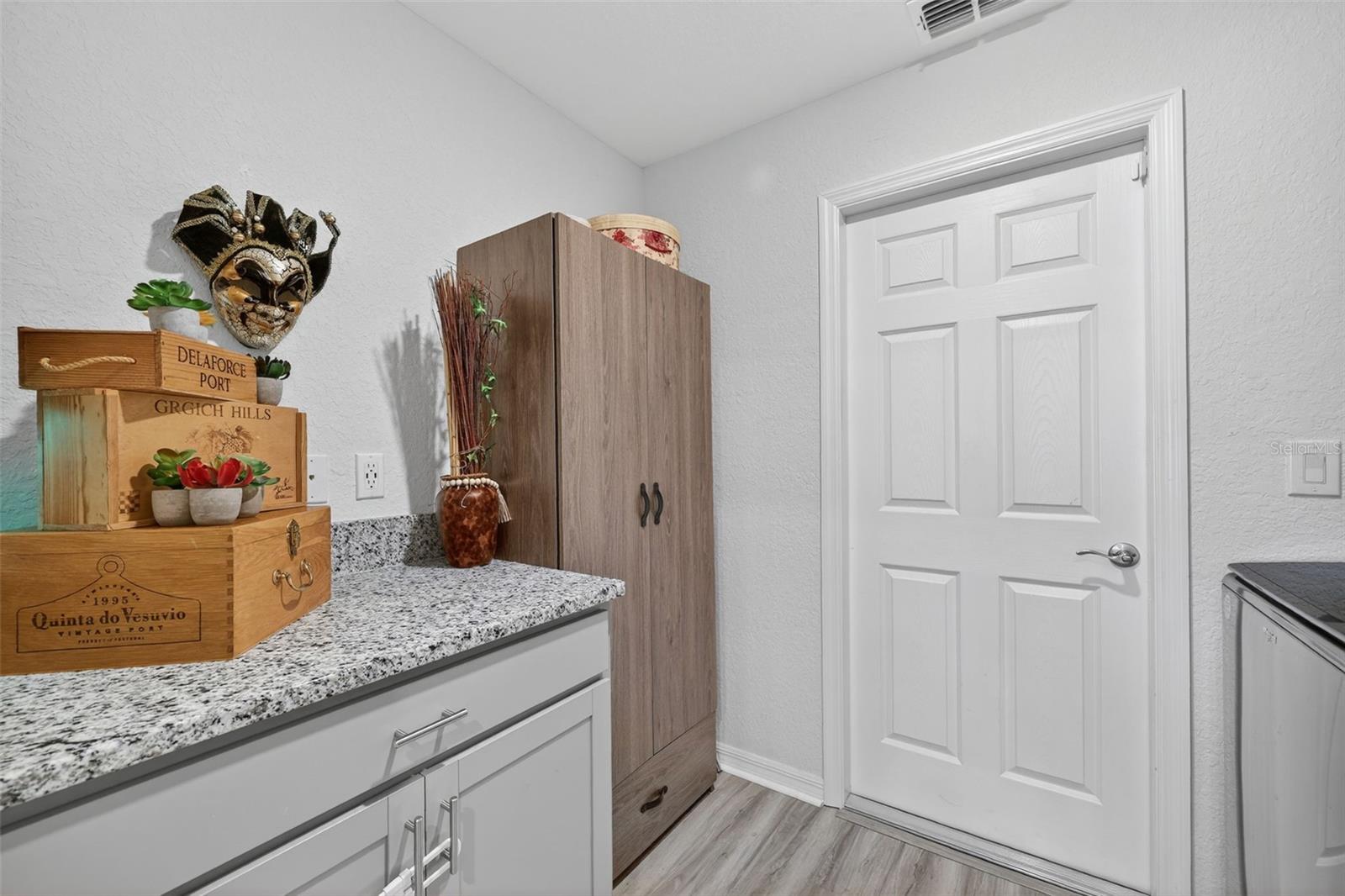 Listing photo id 18 for 12322 Terrace Bluff Street