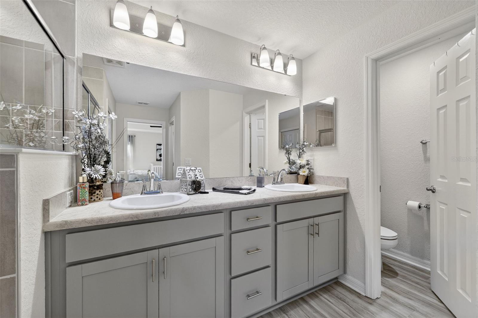 Listing photo id 26 for 12322 Terrace Bluff Street