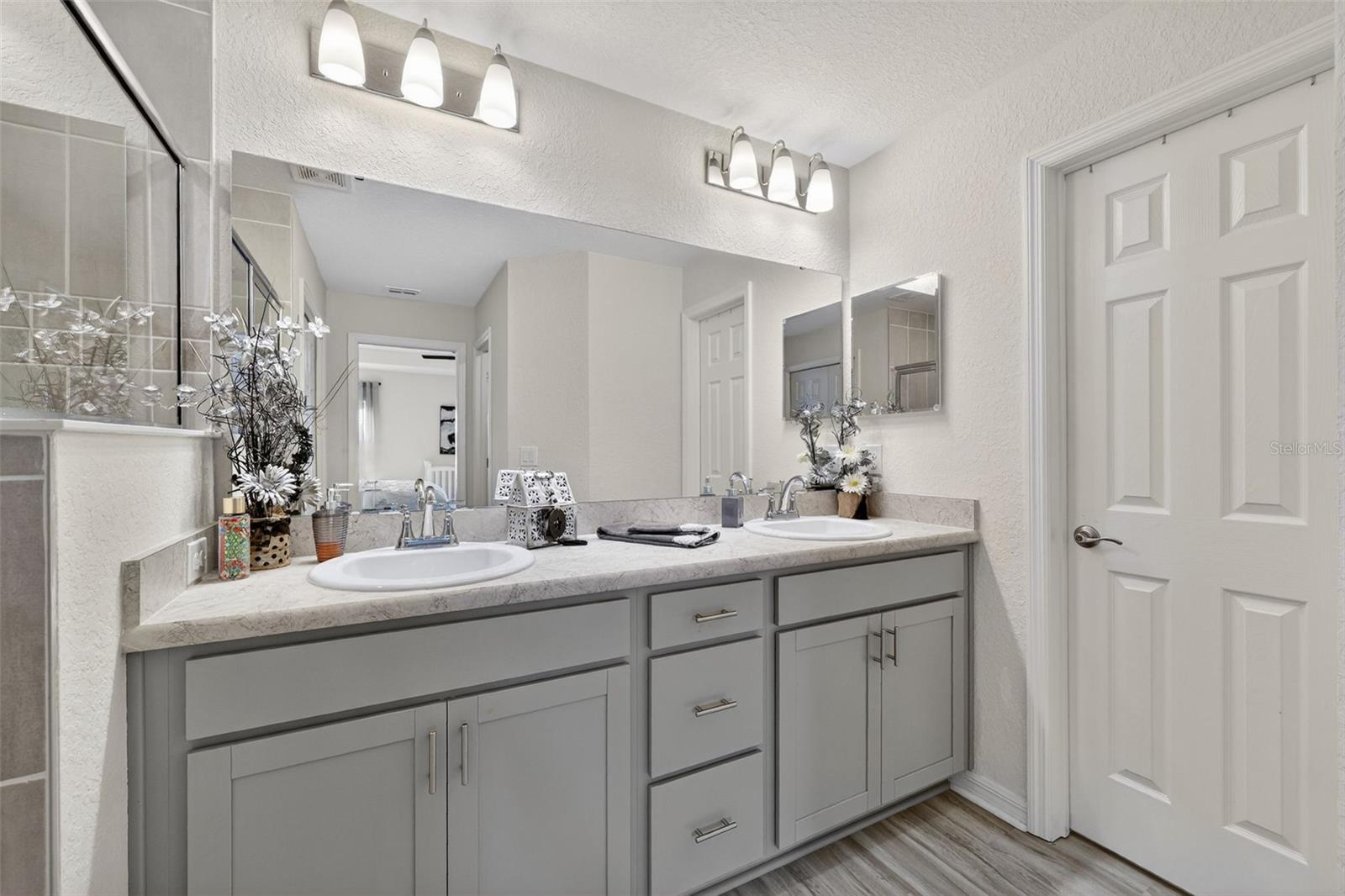 Listing photo id 27 for 12322 Terrace Bluff Street