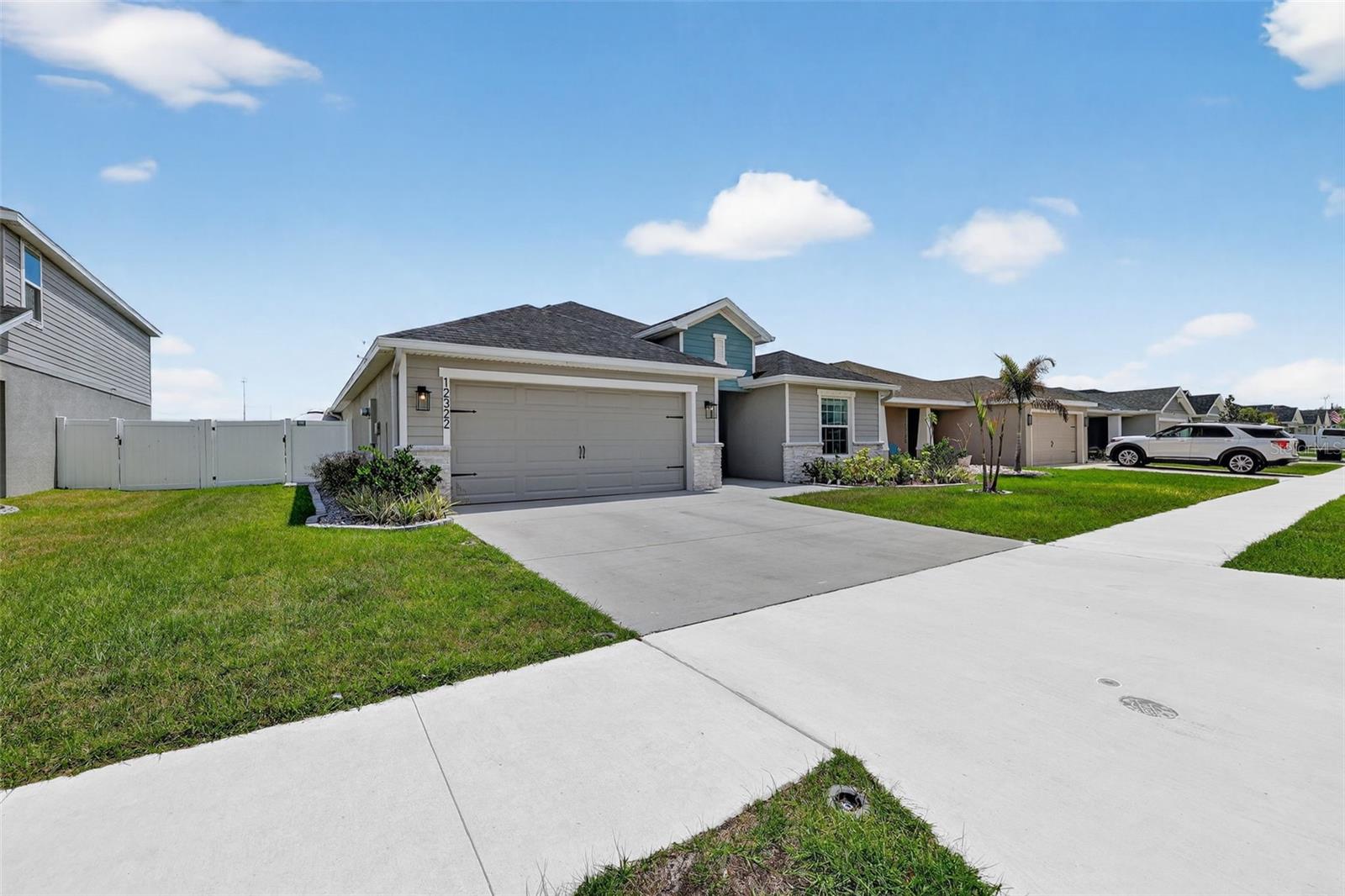 Listing photo id 1 for 12322 Terrace Bluff Street