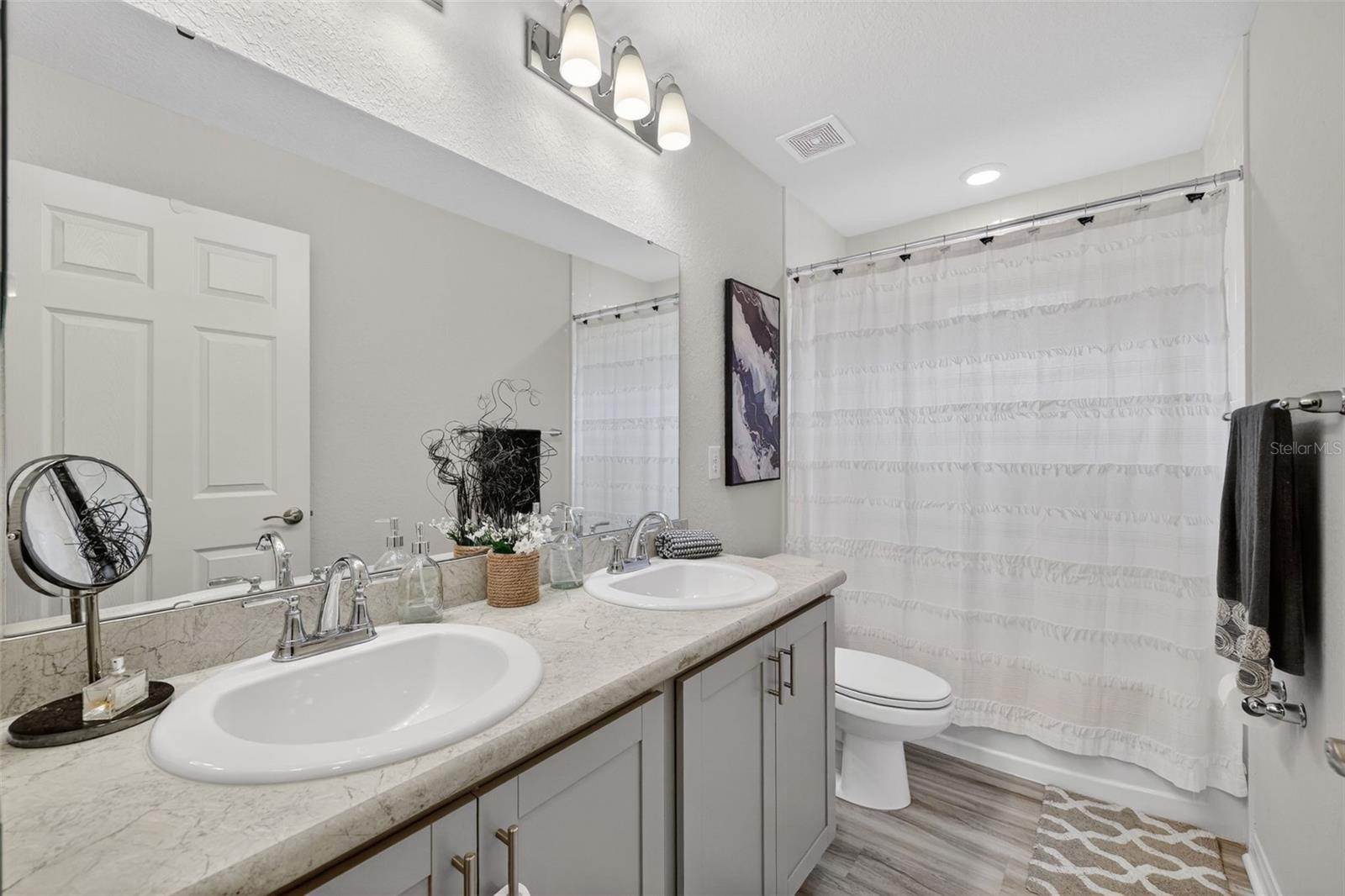 Listing photo id 35 for 12322 Terrace Bluff Street