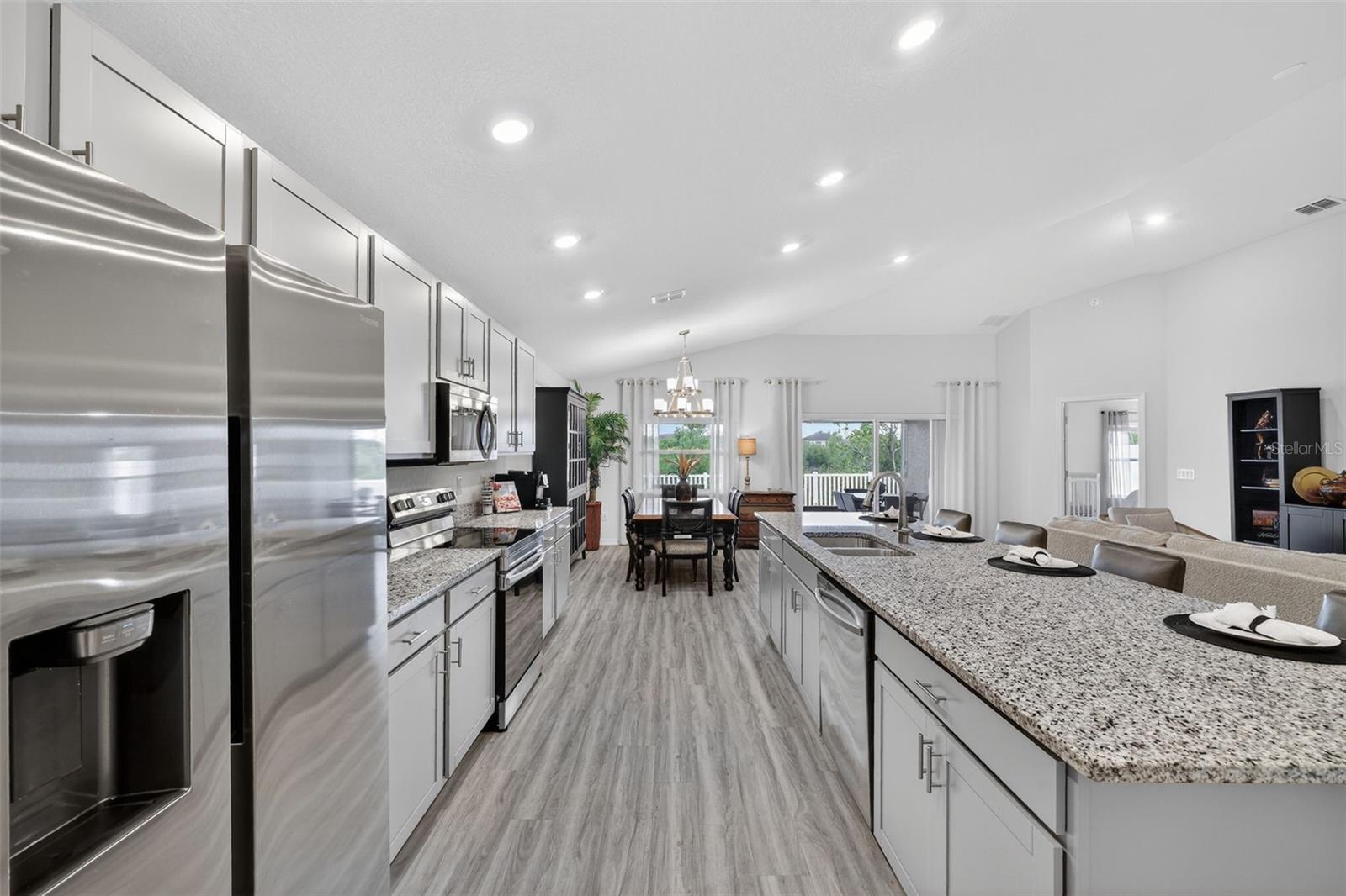 Listing photo id 7 for 12322 Terrace Bluff Street