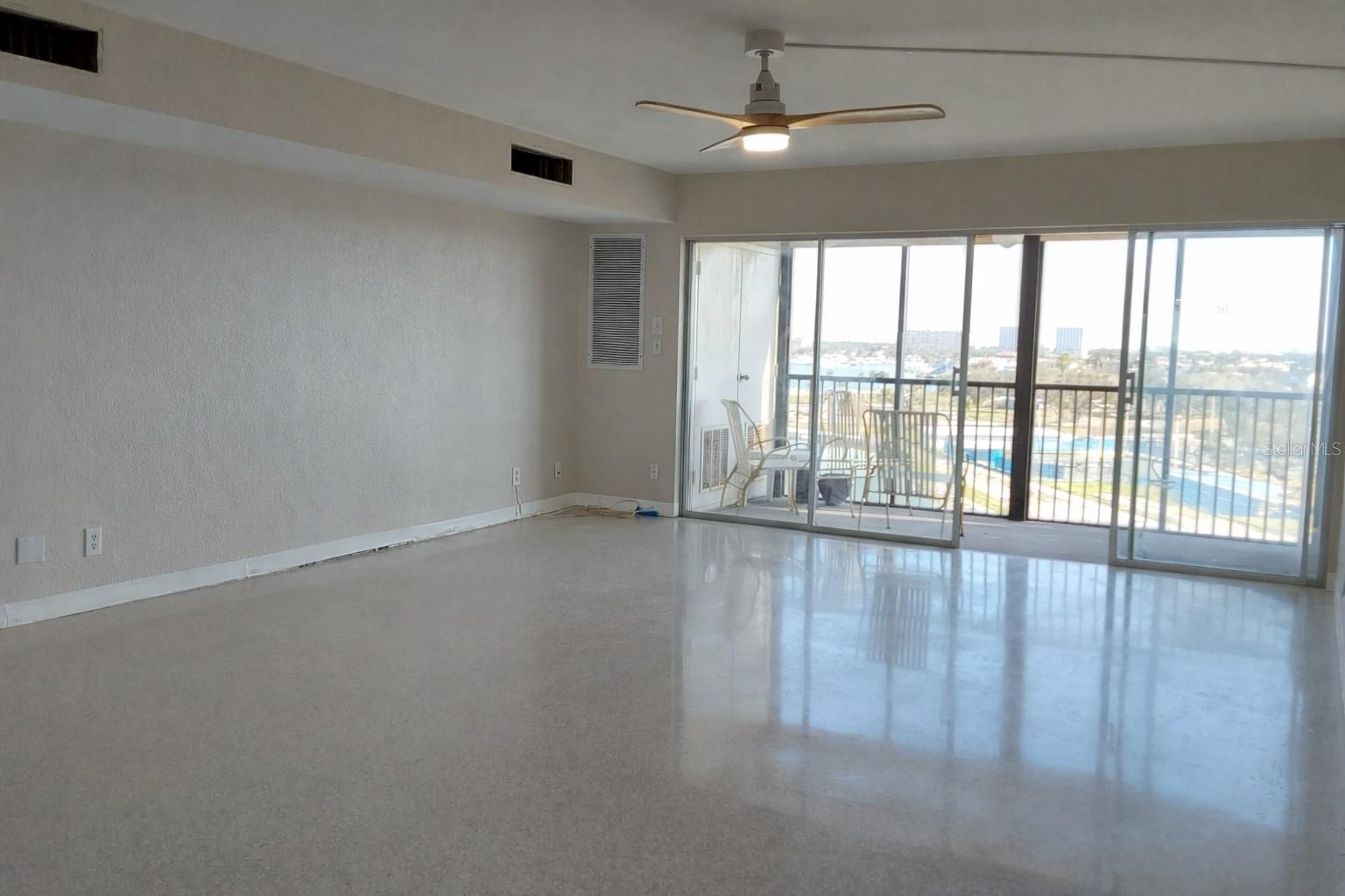 Image 21 of 70 For 10355 Paradise Boulevard 608