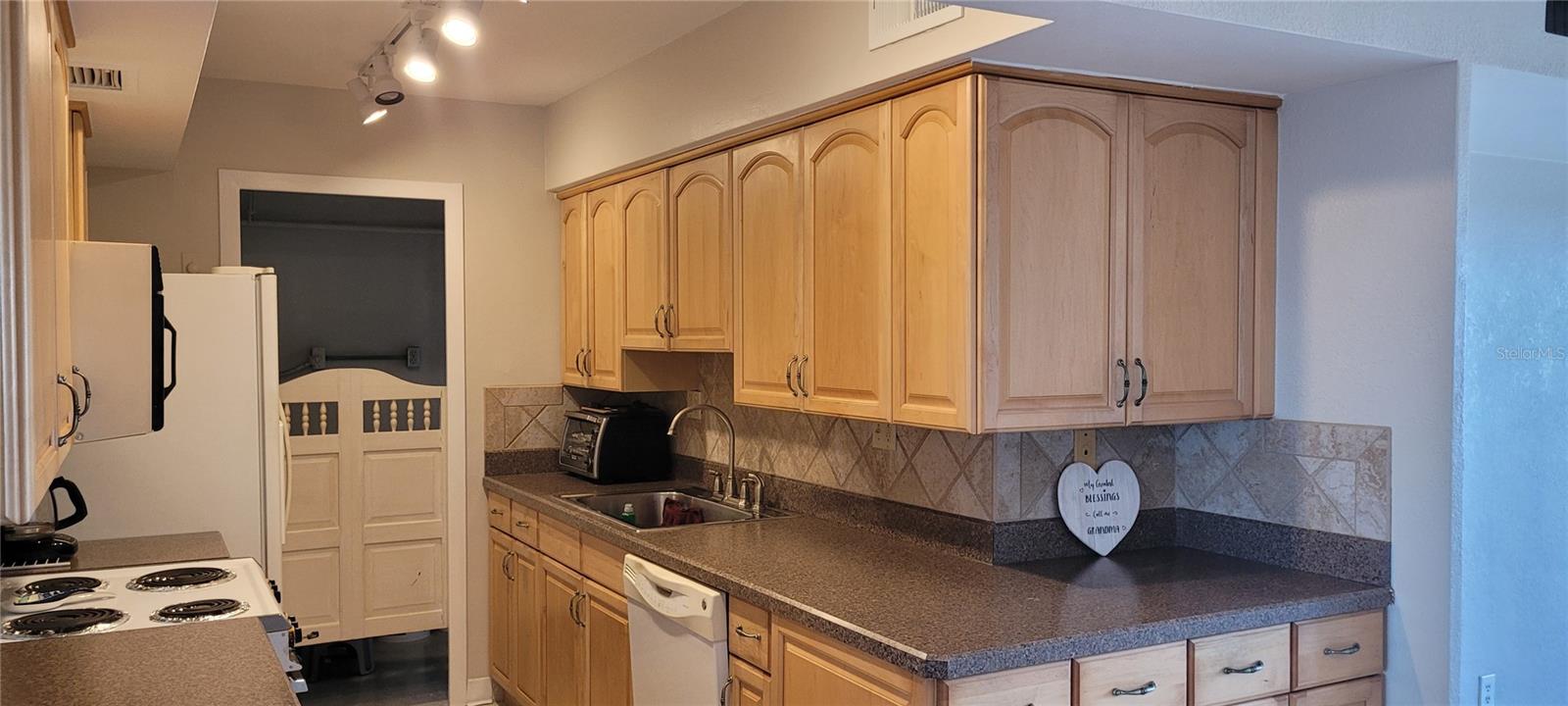 Image 27 of 70 For 10355 Paradise Boulevard 608