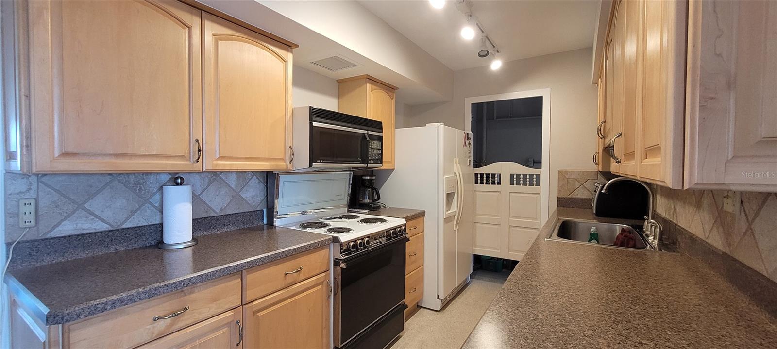 Image 28 of 70 For 10355 Paradise Boulevard 608