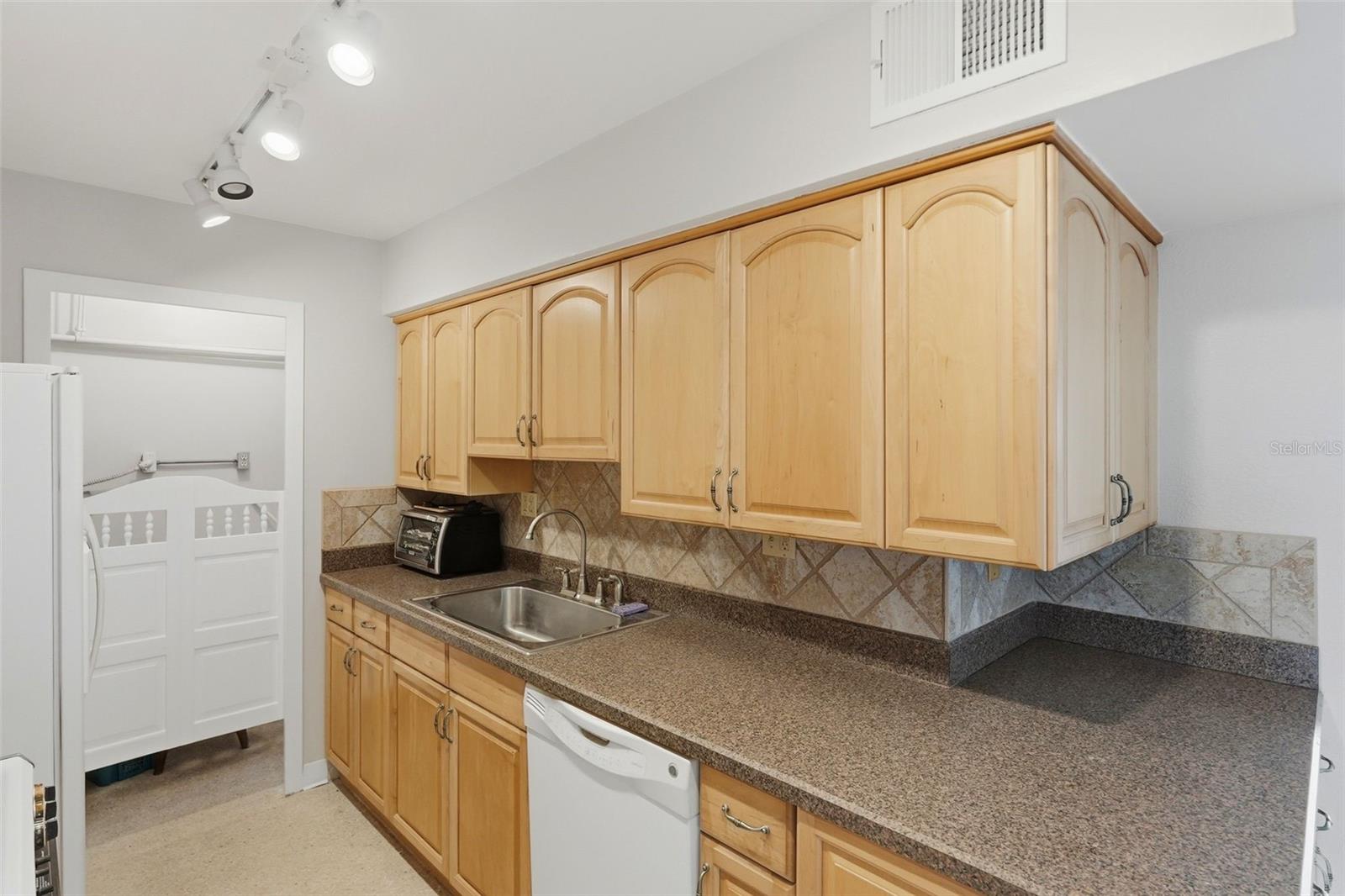 Image 30 of 70 For 10355 Paradise Boulevard 608