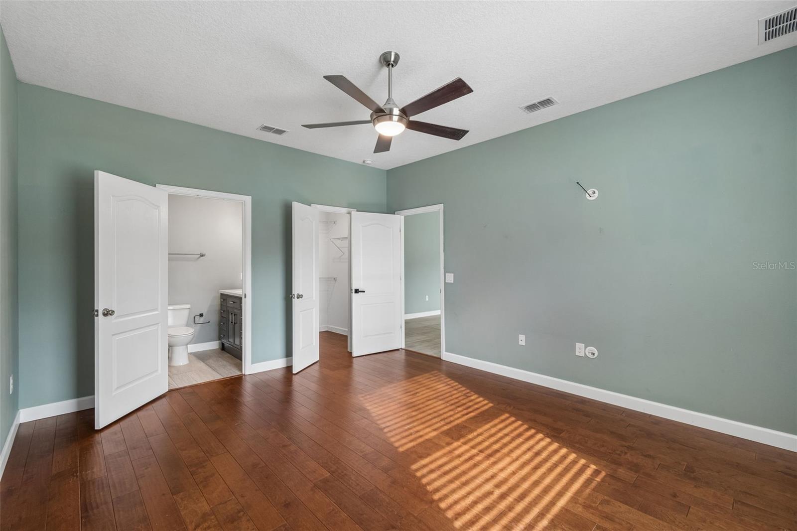 Listing photo id 10 for 18098 Macek Rd