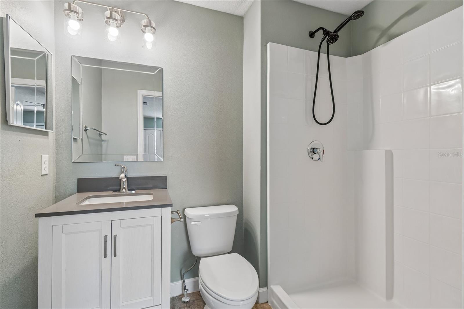 Listing photo id 18 for 18098 Macek Rd