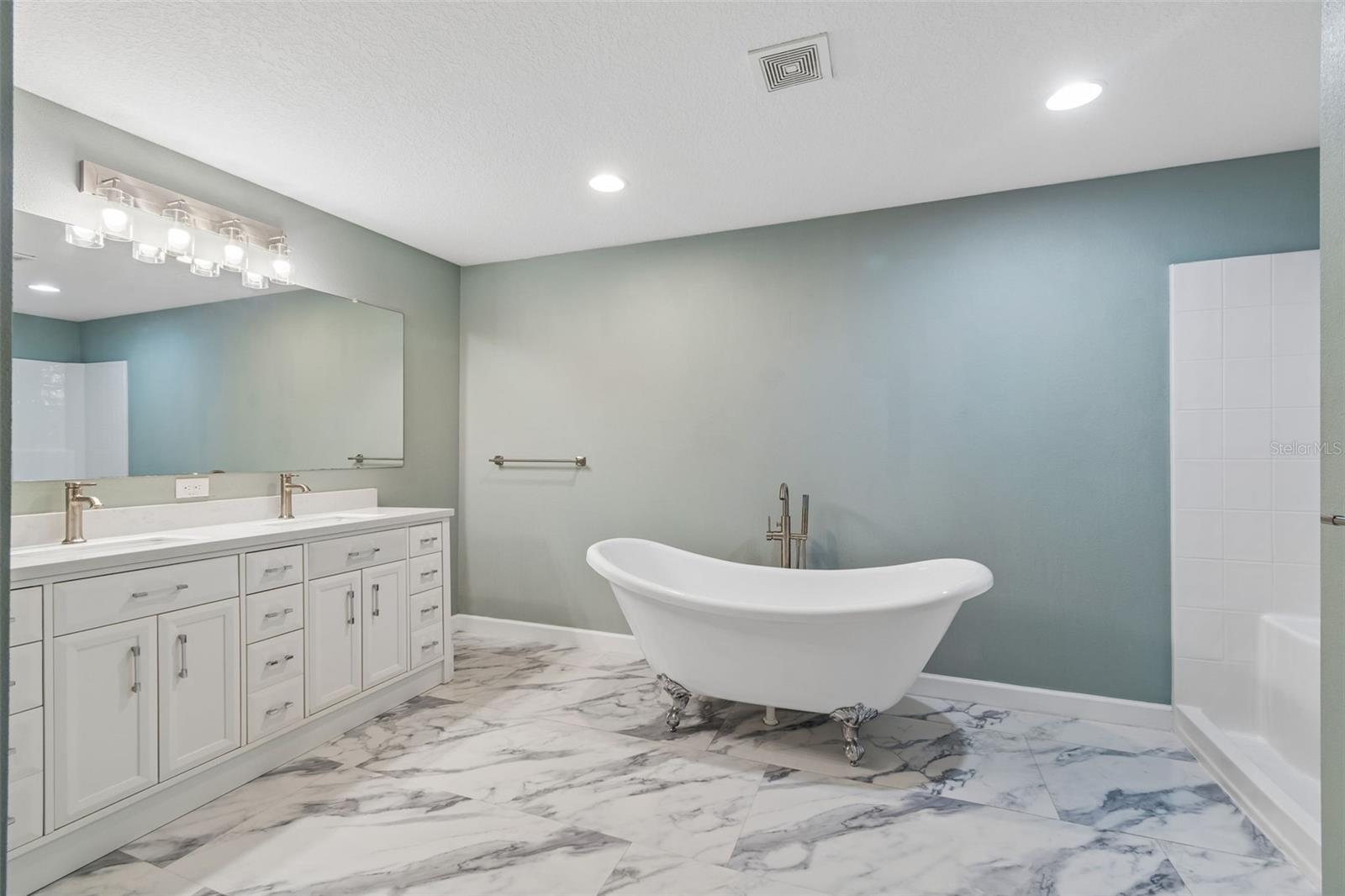 Listing photo id 23 for 18098 Macek Rd