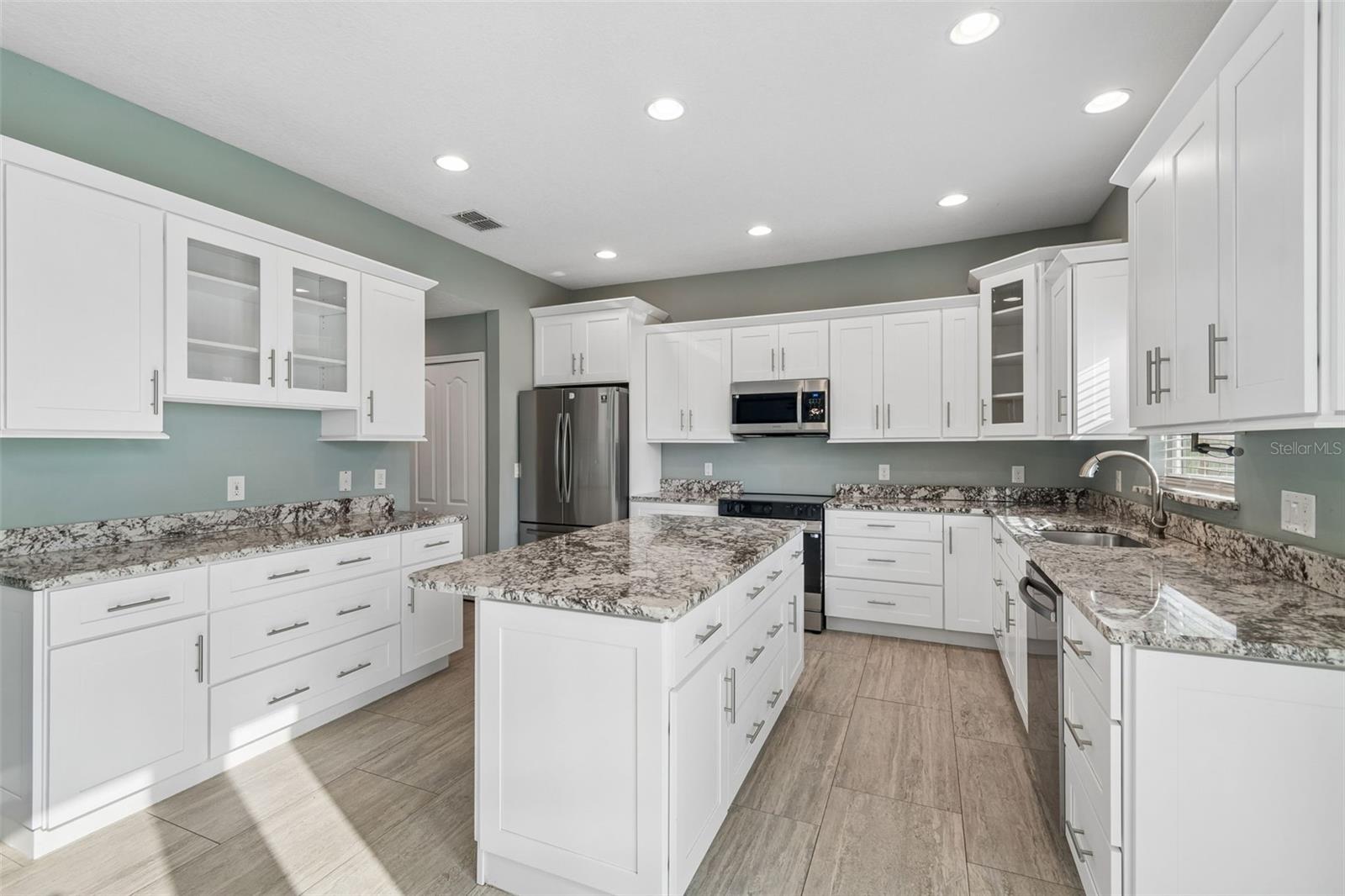 Listing photo id 7 for 18098 Macek Rd