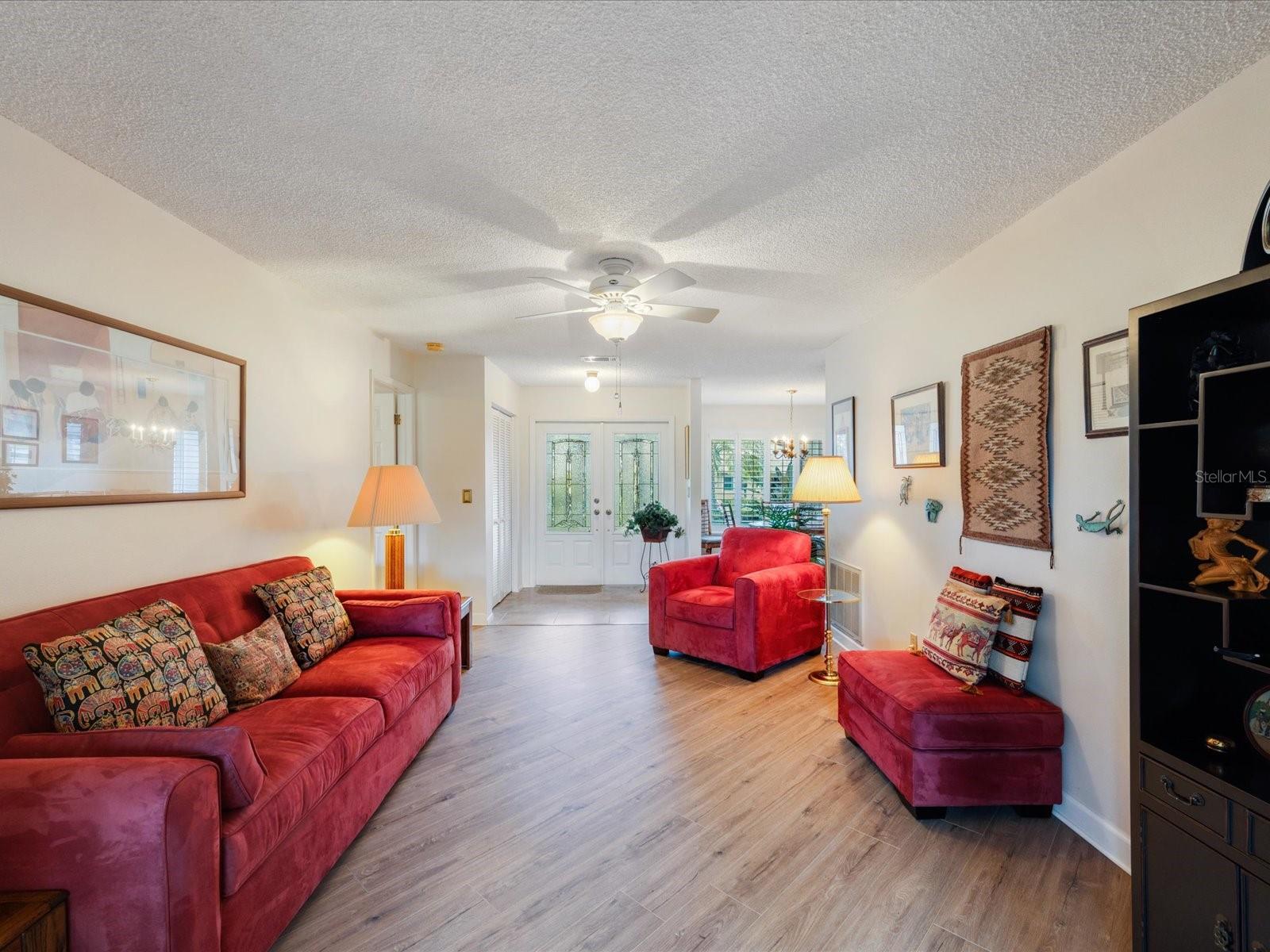 Listing photo id 8 for 984 Gillespie Drive